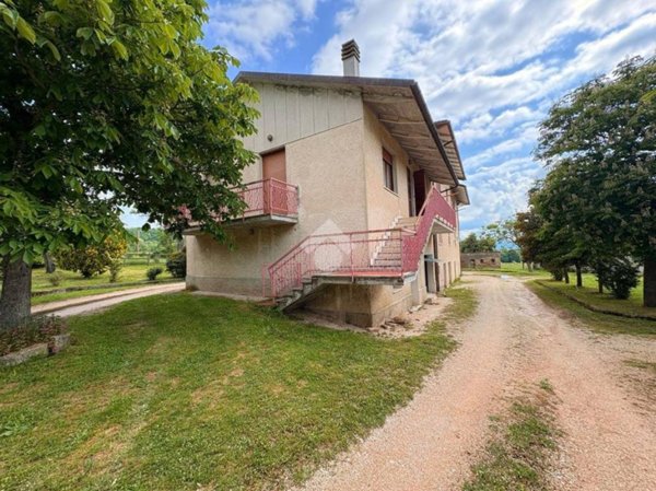 casa indipendente in vendita a Sassoferrato in zona Valdolmo