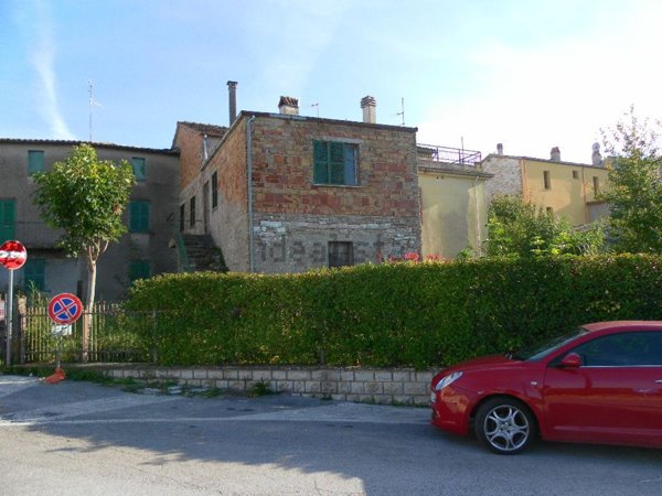 casa indipendente in vendita a Sassoferrato