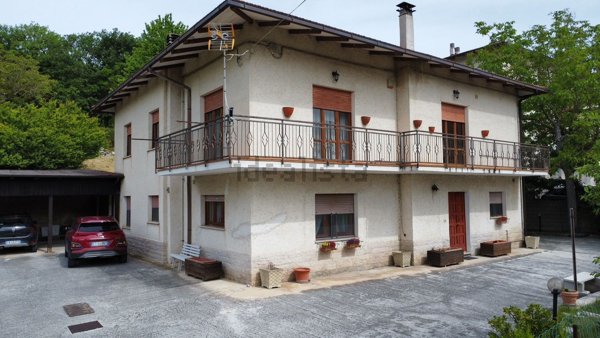 casa indipendente in vendita a Sassoferrato