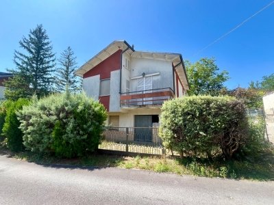 casa indipendente in vendita a Sassoferrato in zona Felcioni
