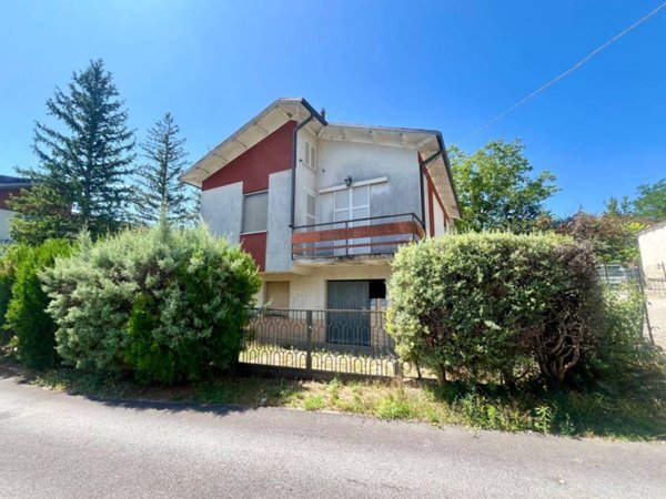 casa indipendente in vendita a Sassoferrato in zona Felcioni