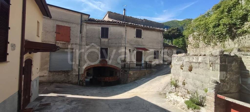 casa indipendente in vendita a Sassoferrato in zona Piaggiasecca