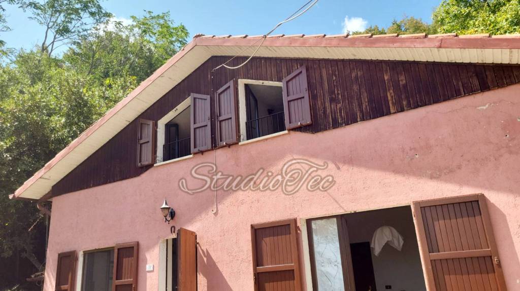 casa indipendente in vendita a Sassoferrato in zona Sementana