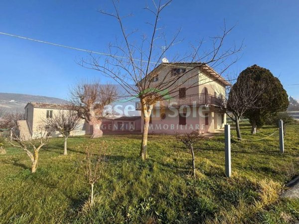 casa indipendente in vendita a Sassoferrato in zona Catobagli