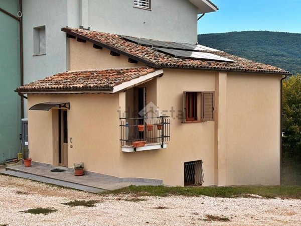 appartamento in vendita a Sassoferrato in zona Felcioni