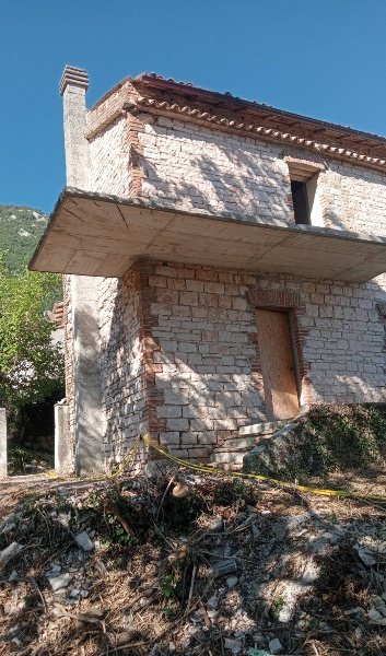 casa indipendente in vendita a Sassoferrato in zona Montelago