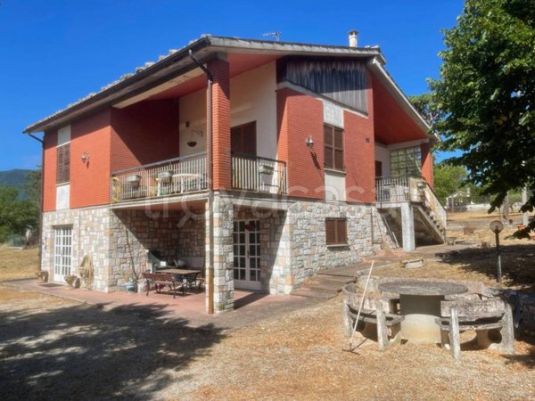 casa indipendente in vendita a Sassoferrato in zona Monterosso