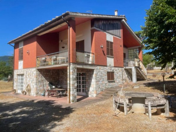 casa indipendente in vendita a Sassoferrato in zona Monterosso