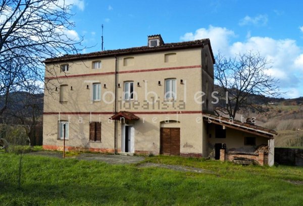 casale in vendita a Sassoferrato in zona Cabernardi