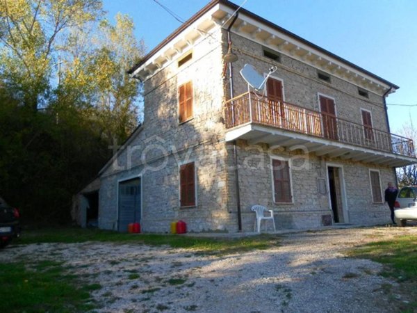 casa indipendente in vendita a Sassoferrato in zona Castagna