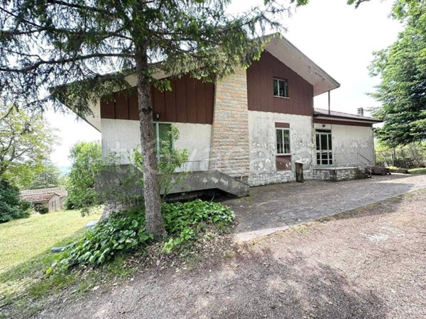 casa indipendente in vendita a Sassoferrato