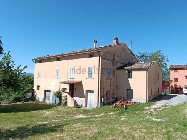 casa indipendente in vendita a Sassoferrato in zona Capoggi