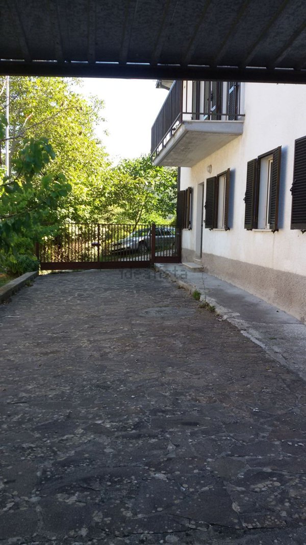 casa indipendente in vendita a Sassoferrato