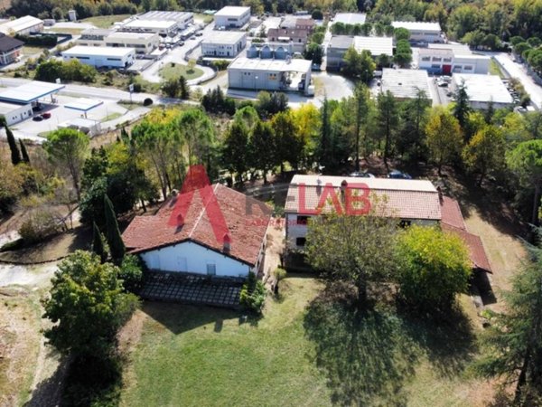 casa indipendente in vendita a Sassoferrato