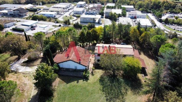 casa indipendente in vendita a Sassoferrato