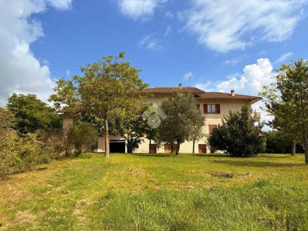 casa indipendente in vendita a Sassoferrato in zona Valdolmo