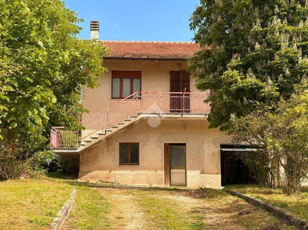 casa indipendente in vendita a Sassoferrato in zona Valdolmo