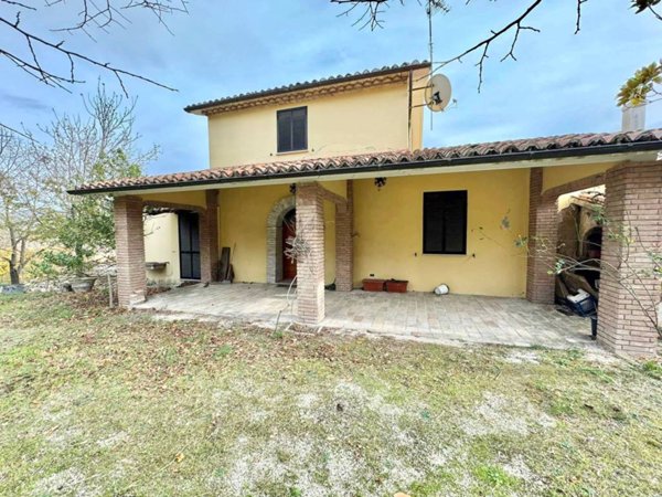 casa indipendente in vendita a Sassoferrato
