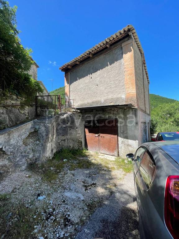 casa indipendente in vendita a Sassoferrato