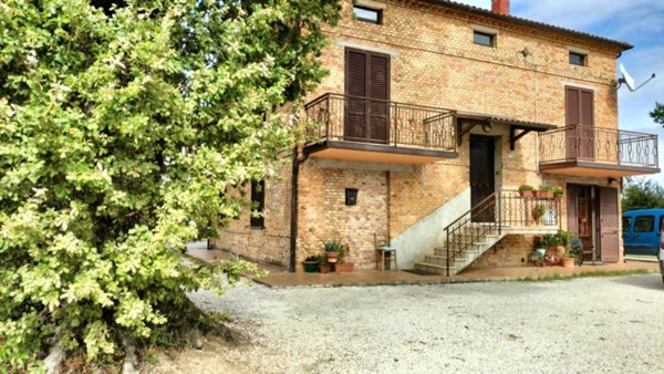 casa indipendente in vendita a Sassoferrato in zona Caparucci