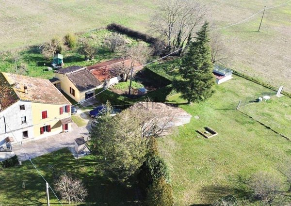 casa indipendente in vendita a Sassoferrato