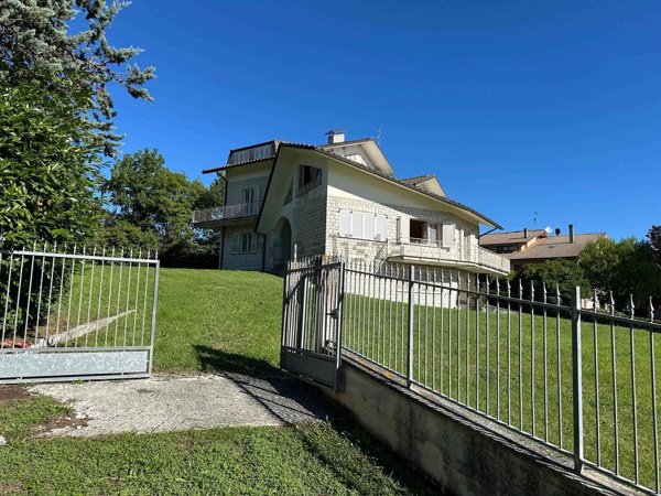 casa indipendente in vendita a Sassoferrato