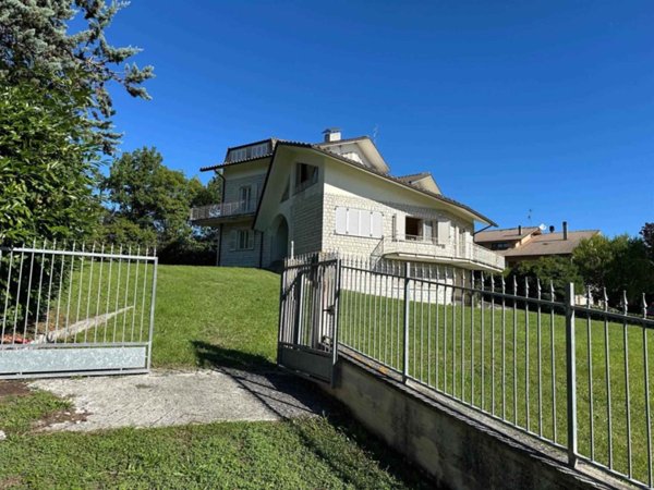 casa indipendente in vendita a Sassoferrato