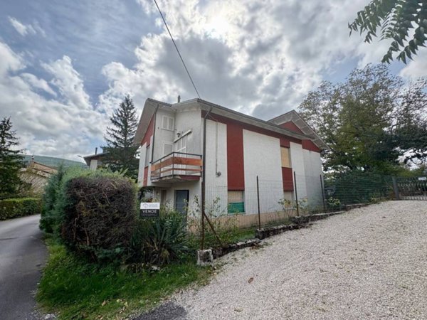 casa indipendente in vendita a Sassoferrato in zona Felcioni