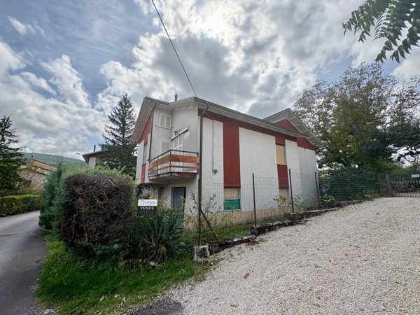 casa indipendente in vendita a Sassoferrato in zona Felcioni