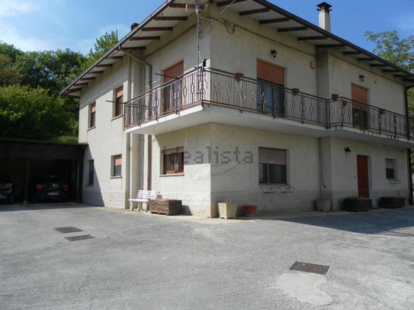 casa indipendente in vendita a Sassoferrato