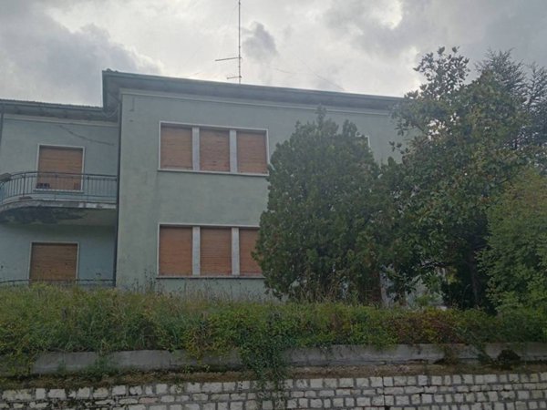 casa indipendente in vendita a Sassoferrato