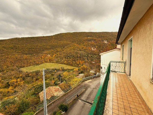 casa indipendente in vendita a Sassoferrato in zona Pantana