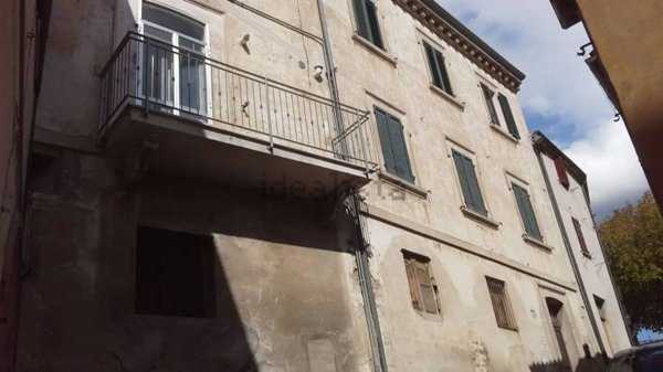 appartamento in vendita a Sassoferrato in zona Borgo Sassoferrato