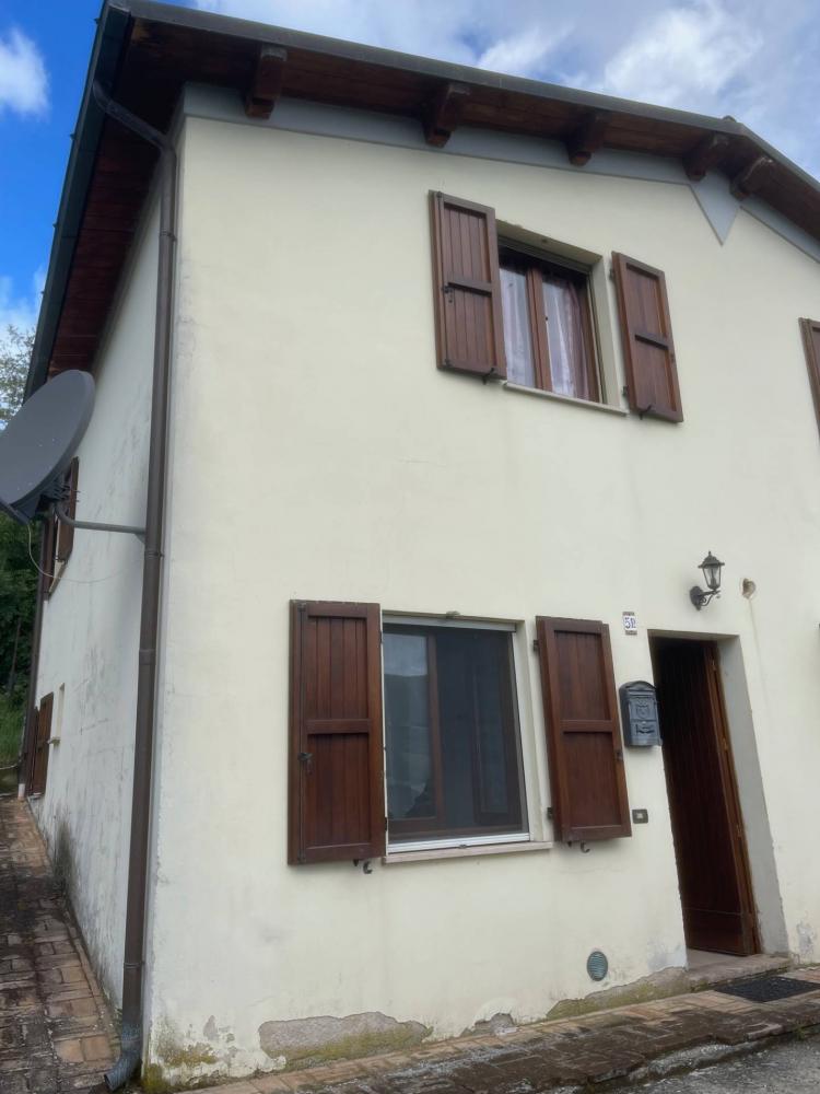 casa indipendente in vendita a Sassoferrato