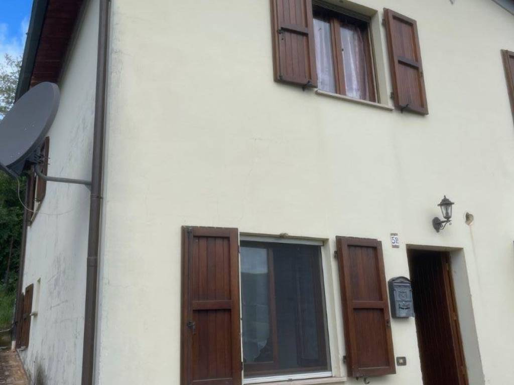 casa indipendente in vendita a Sassoferrato