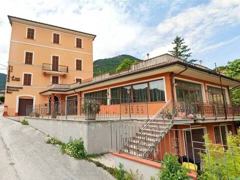 negozio in vendita a Sassoferrato in zona Valdolmo