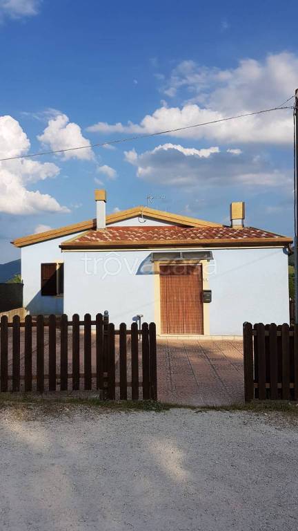 casa indipendente in vendita a Sassoferrato in zona Borgo Sassoferrato