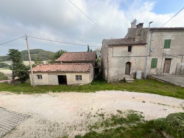 intera palazzina in vendita a Sassoferrato in zona Serra San Facondino