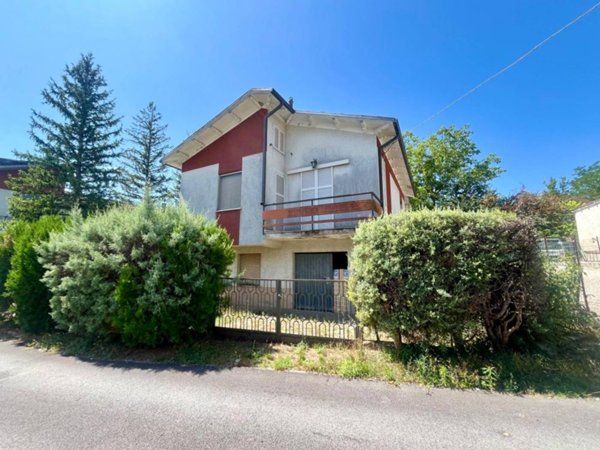 casa indipendente in vendita a Sassoferrato in zona Felcioni