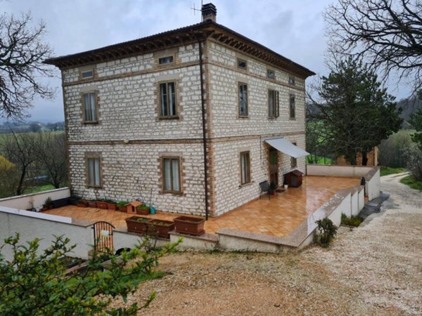 casa indipendente in vendita a Sassoferrato in zona Cabernardi