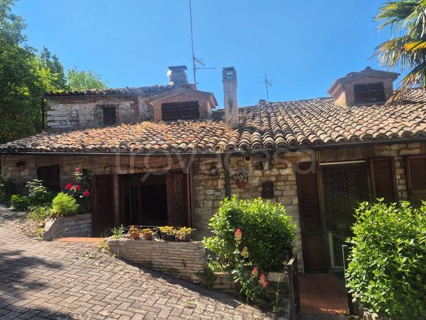 casa indipendente in vendita a Sassoferrato