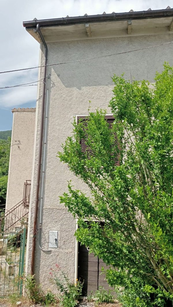 casa indipendente in vendita a Sassoferrato in zona Venatura