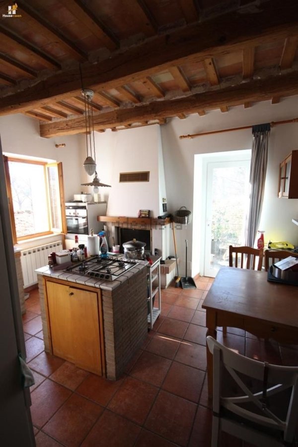 casa indipendente in vendita a Sassoferrato in zona Cabernardi