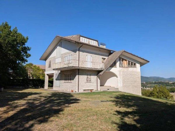 casa indipendente in vendita a Sassoferrato