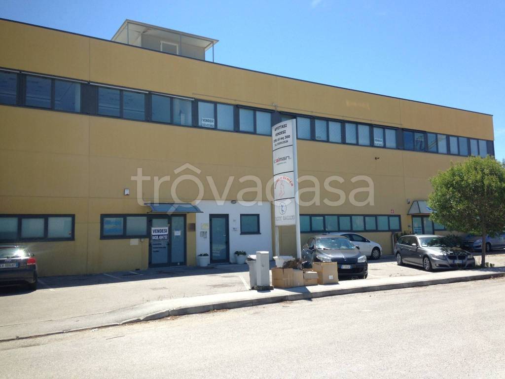 negozio in vendita a Senigallia in zona Cesano