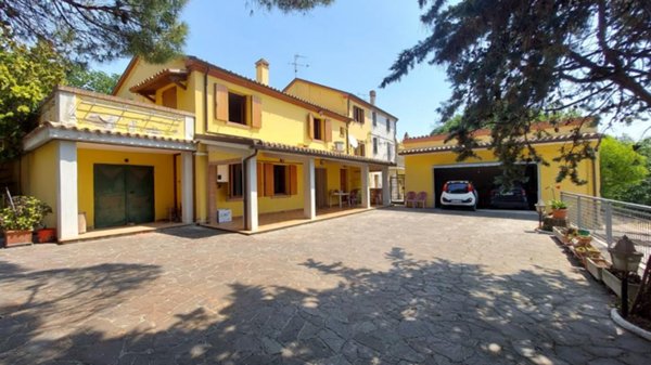casa indipendente in vendita a Senigallia in zona Scapezzano