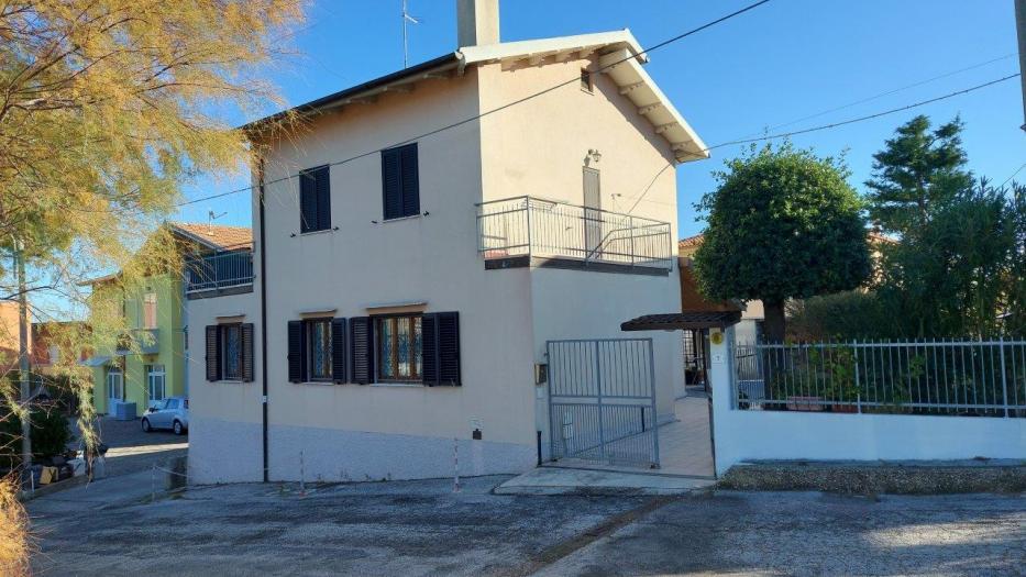 casa indipendente in vendita a Senigallia in zona Marzocca