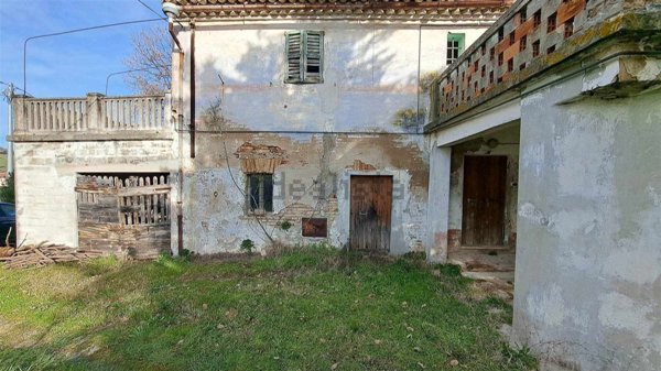 locale di sgombero in vendita a Senigallia in zona Sant'Angelo