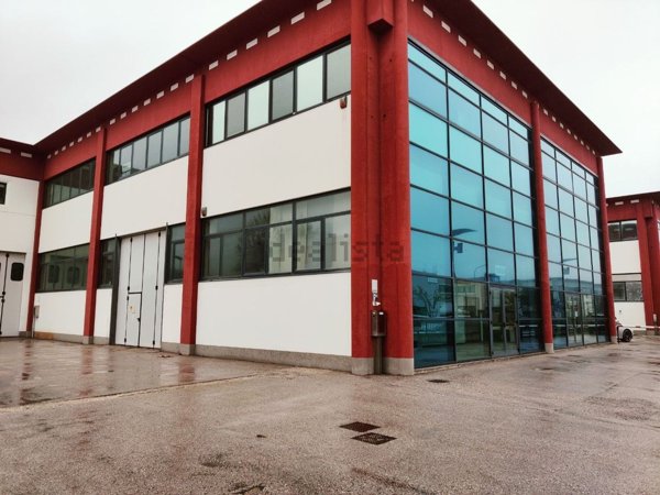 locale di sgombero in vendita a Senigallia