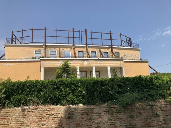 locale commerciale in vendita a Senigallia
